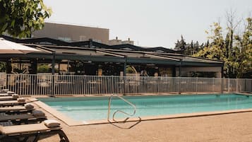 Piscine extérieure (ouverte en saison)