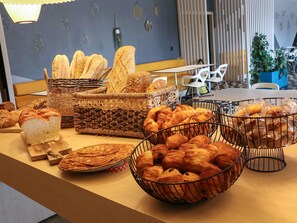 Desayuno completo gratuito