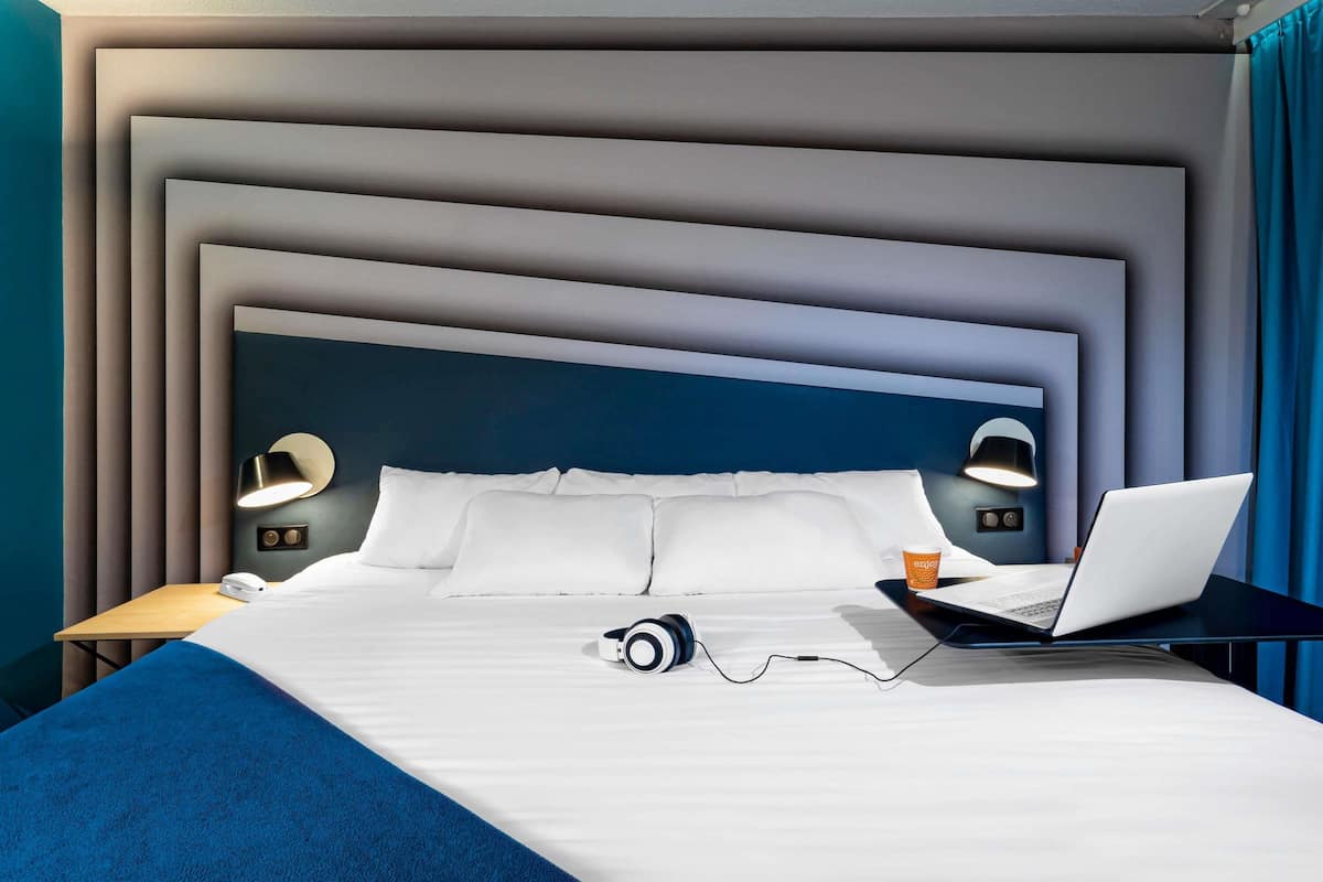 Premium bedding, desk, blackout drapes, soundproofing