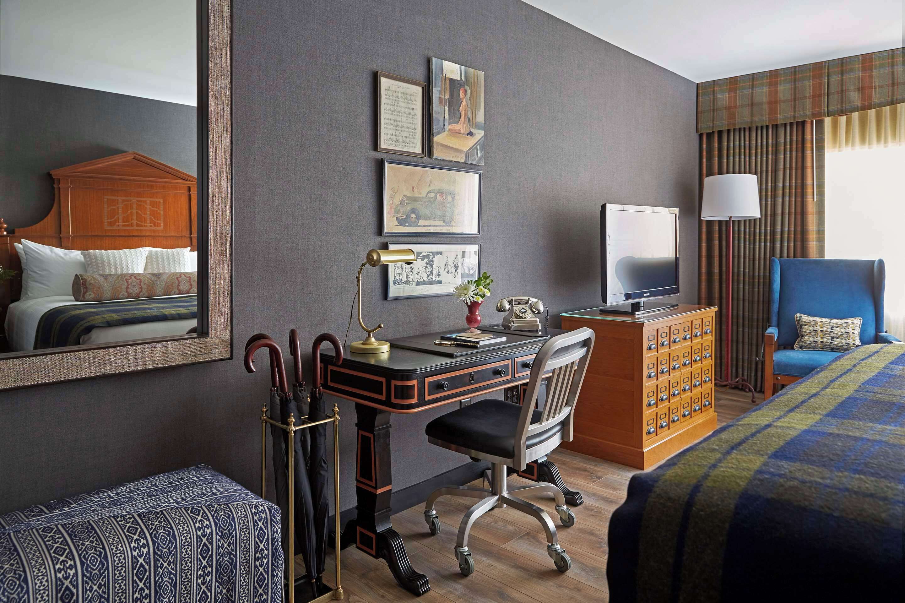 premium bedding, down duvets, in-room safe, desk