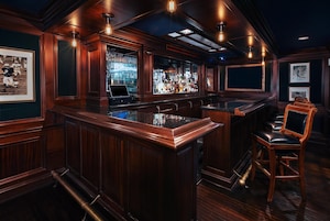 Bar (en la propiedad)