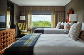 Premium bedding, down duvets, in-room safe, desk - Graduate by Hilton Ann Arbor (Ann Arbor)