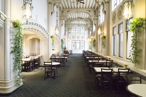 Breakfast, lunch and dinner served - The Marlborough Hotel (Winnipeg)