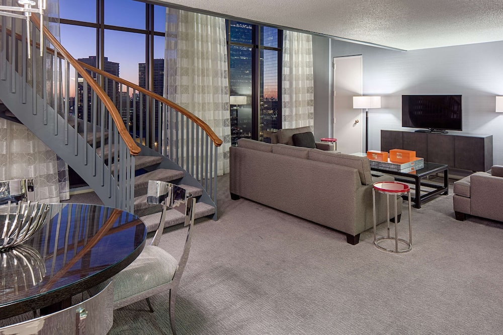 DoubleTree by Hilton Hotel Houston - Greenway Plaza