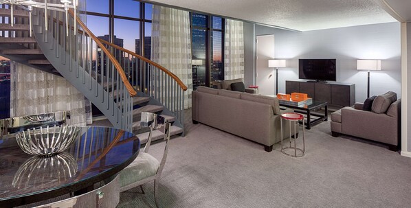 Suite presidencial, 1 cama de matrimonio grande | Ropa de cama de alta calidad, caja fuerte, escritorio