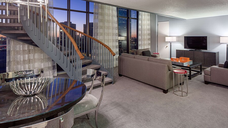 DoubleTree by Hilton Hotel Houston - Greenway Plaza