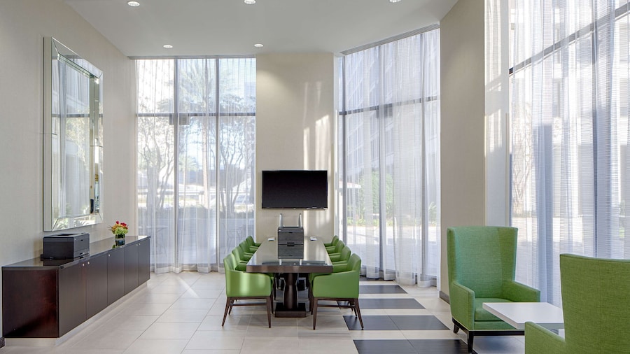 DoubleTree by Hilton Hotel Houston - Greenway Plaza