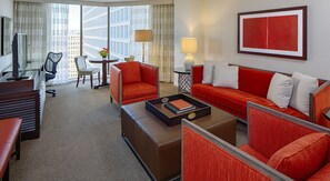 Premium bedding, in-room safe, desk, iron/ironing board - DoubleTree by Hilton Hotel Houston - Greenway Plaza (Houston)