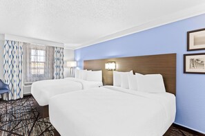 Rom – standard, 2 queensize-senger, ikke-røyk | Sengetøy av topp kvalitet, skrivebord og skrivebord for bærbar PC