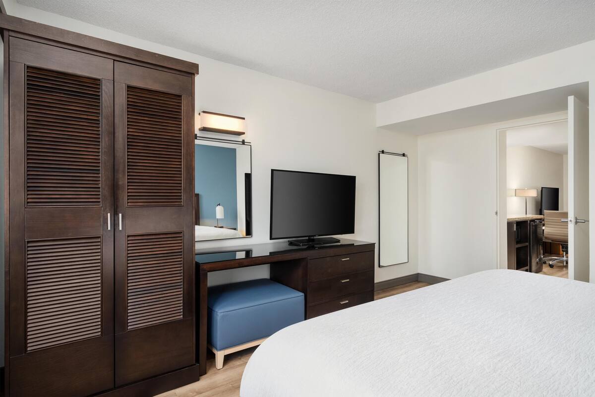 Premium bedding, down comforters, pillowtop beds, in-room safe