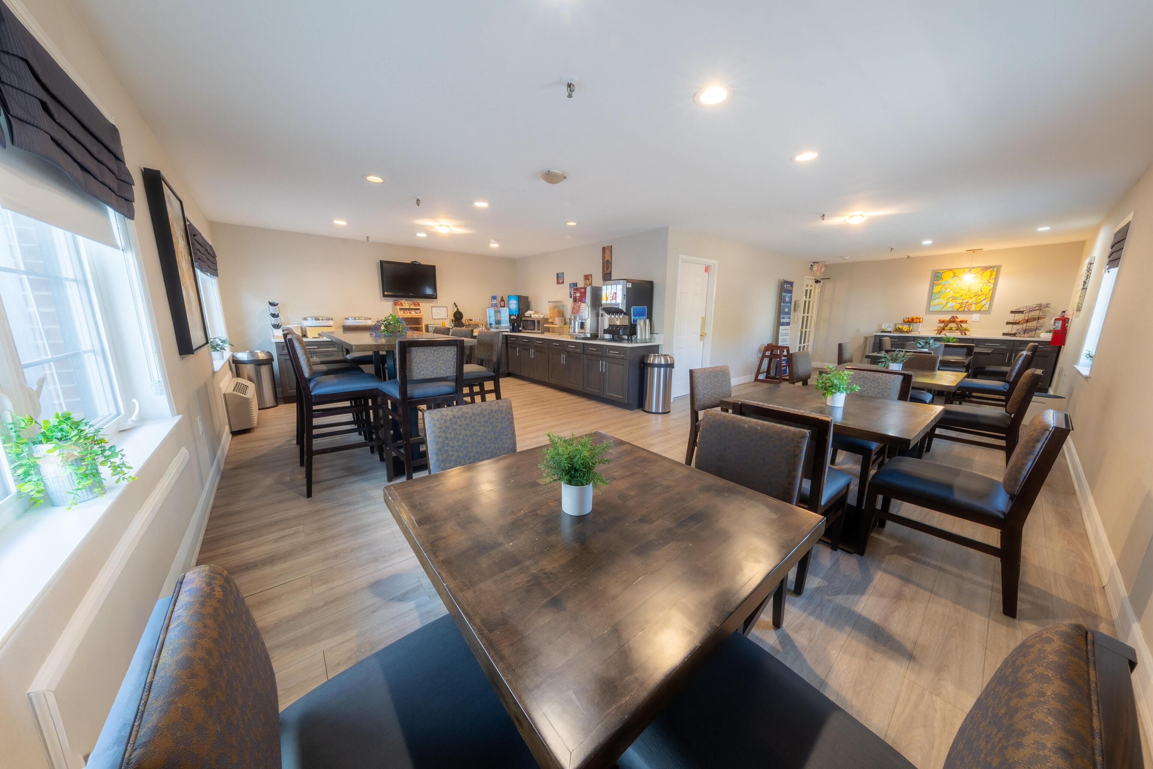 Free daily continental breakfast 