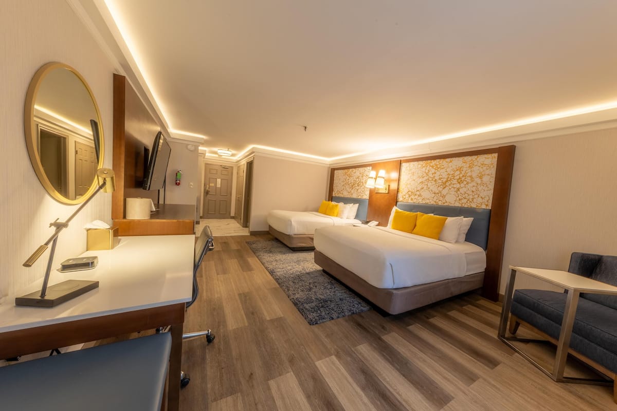 Suite, 2 Katil Ratu (Queen), Non Smoking, Kitchenette | Peti besi dalam bilik, seterika/papan seterika, Wi-fi percuma 