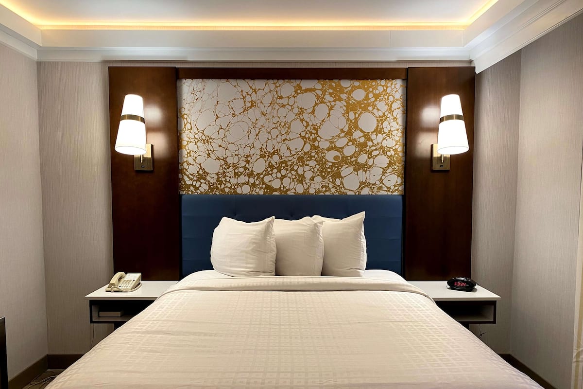 Standard Room, 1 Queen Bed, Non Smoking, Refrigerator & Microwave | In-room safe, iron/ironing board, free WiFi, bed sheets