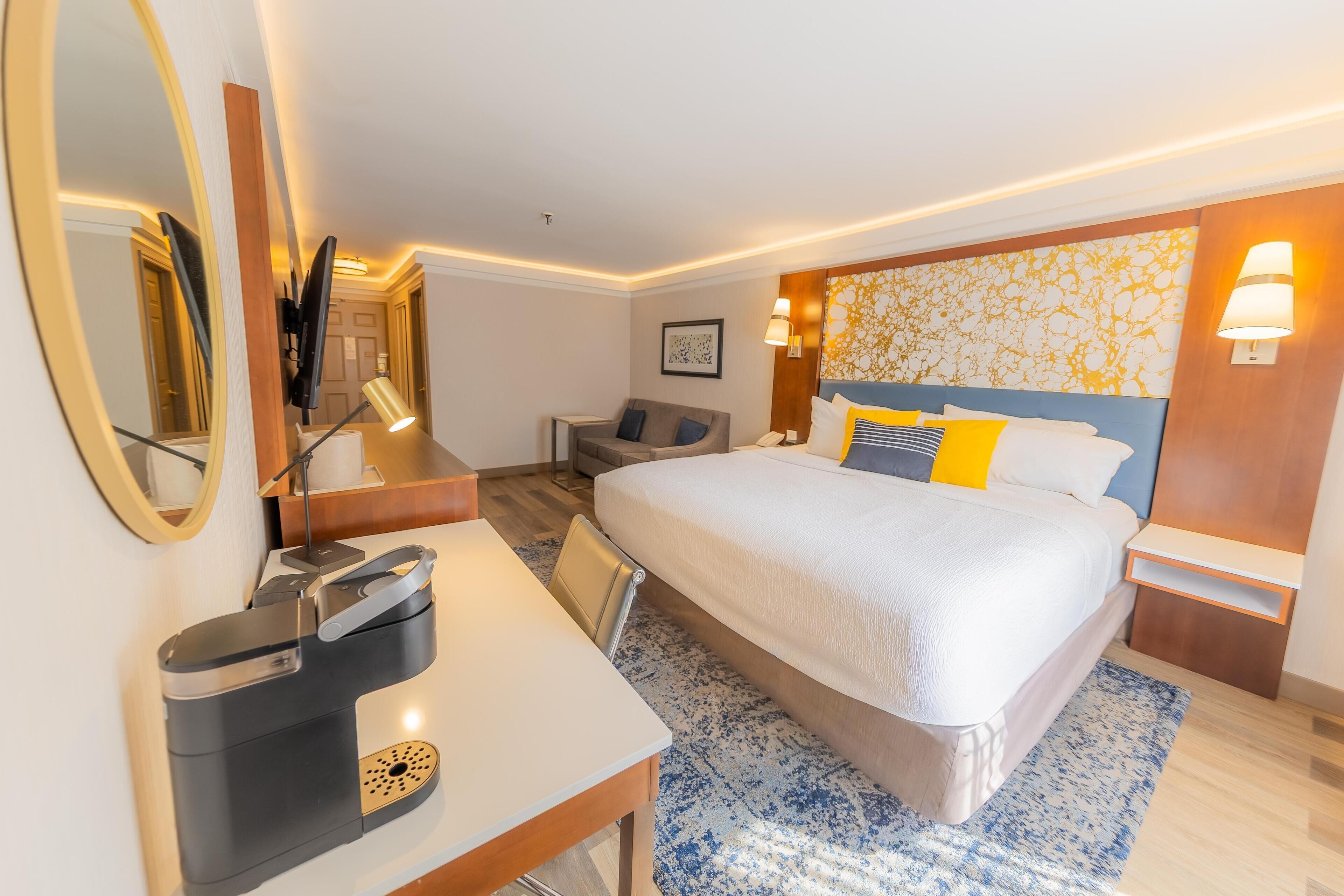 Chambre Standard, 1 très grand lit, non-fumeur, réfrigérateur et four à micro-ondes (with Sofabed) | Coffre-fort, fer et planche à repasser, accès au Wi-Fi (inclus)