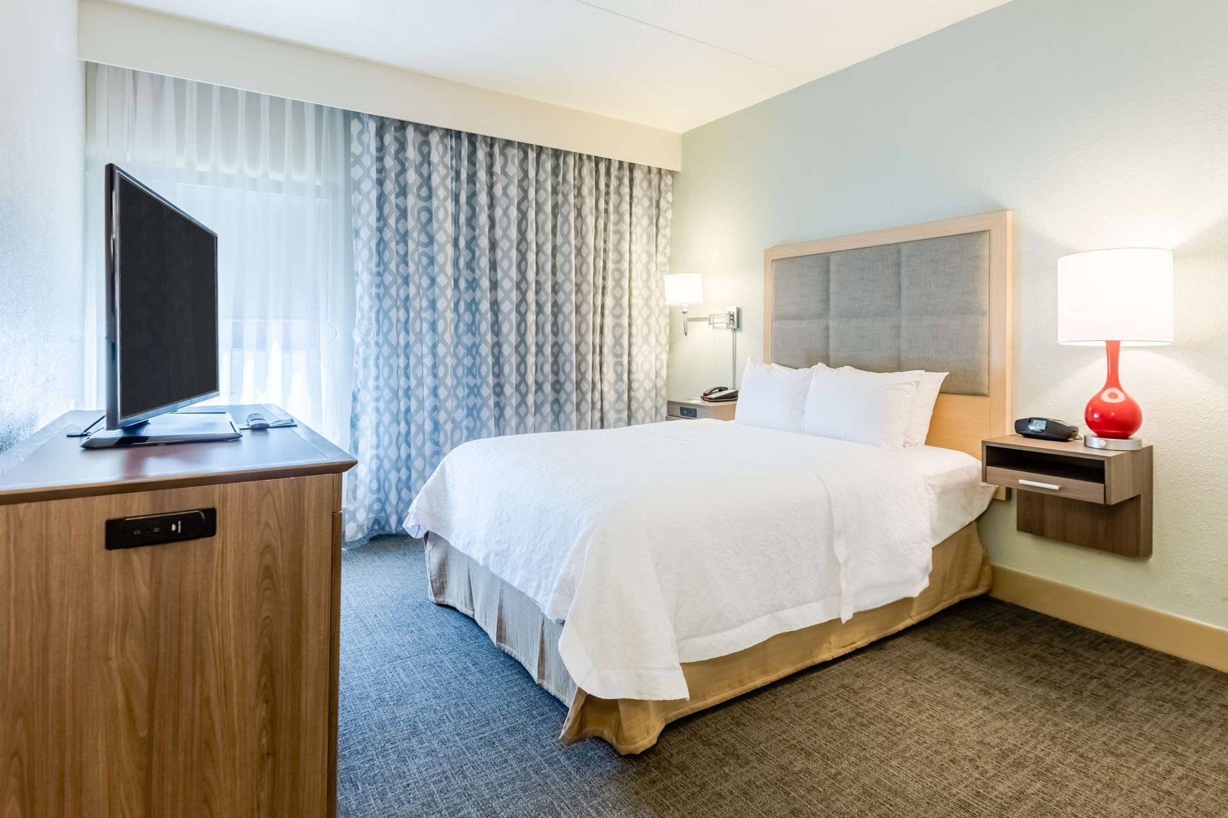 Rideaux occultants, fer et planche à repasser, Wi-Fi gratuit