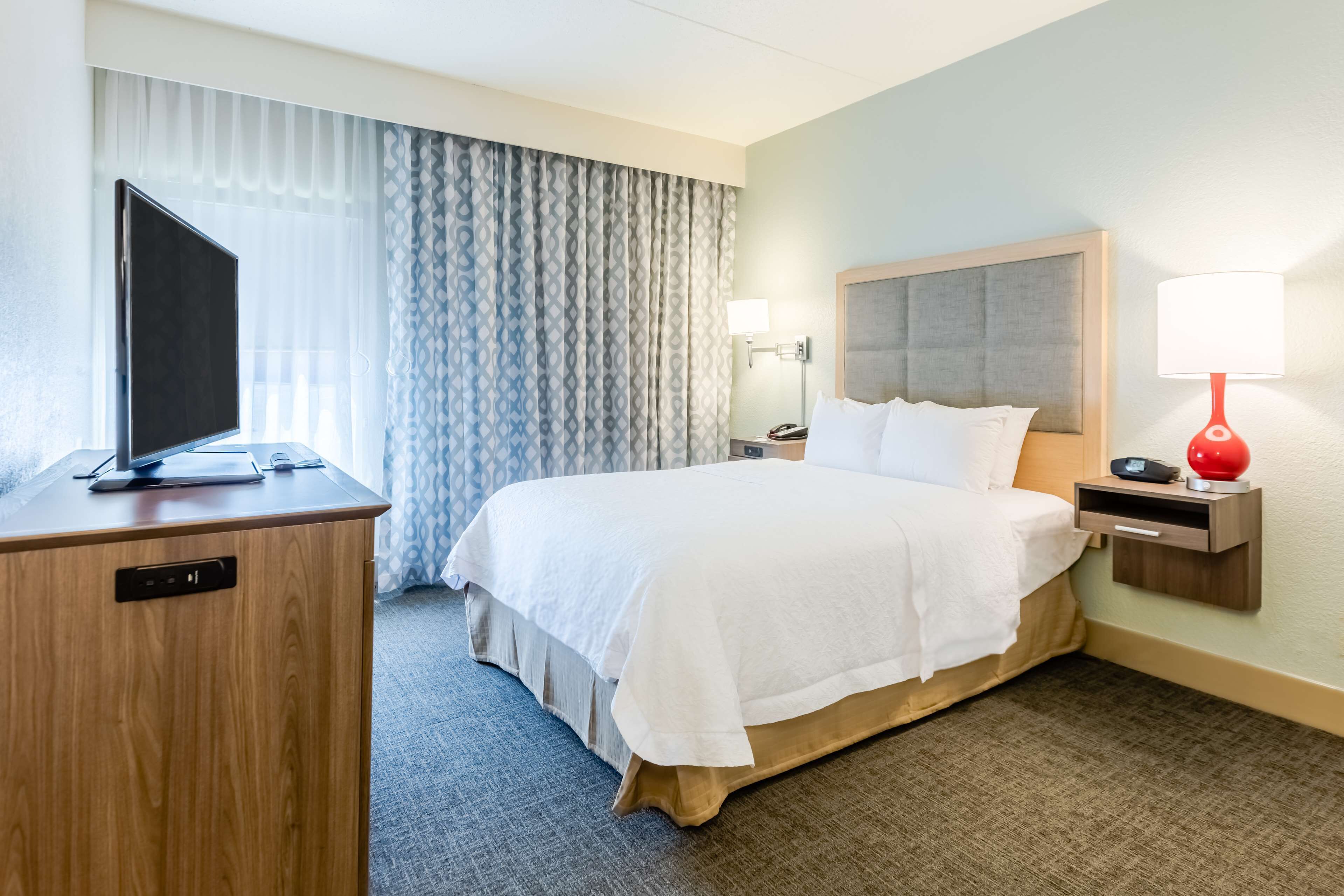 Room, Queen Accessible Roll In Shower, Non Smoking | Blackout drapes, iron/ironing board, free WiFi, bed sheets