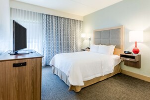 Room, Queen Accessible Roll In Shower, Non Smoking