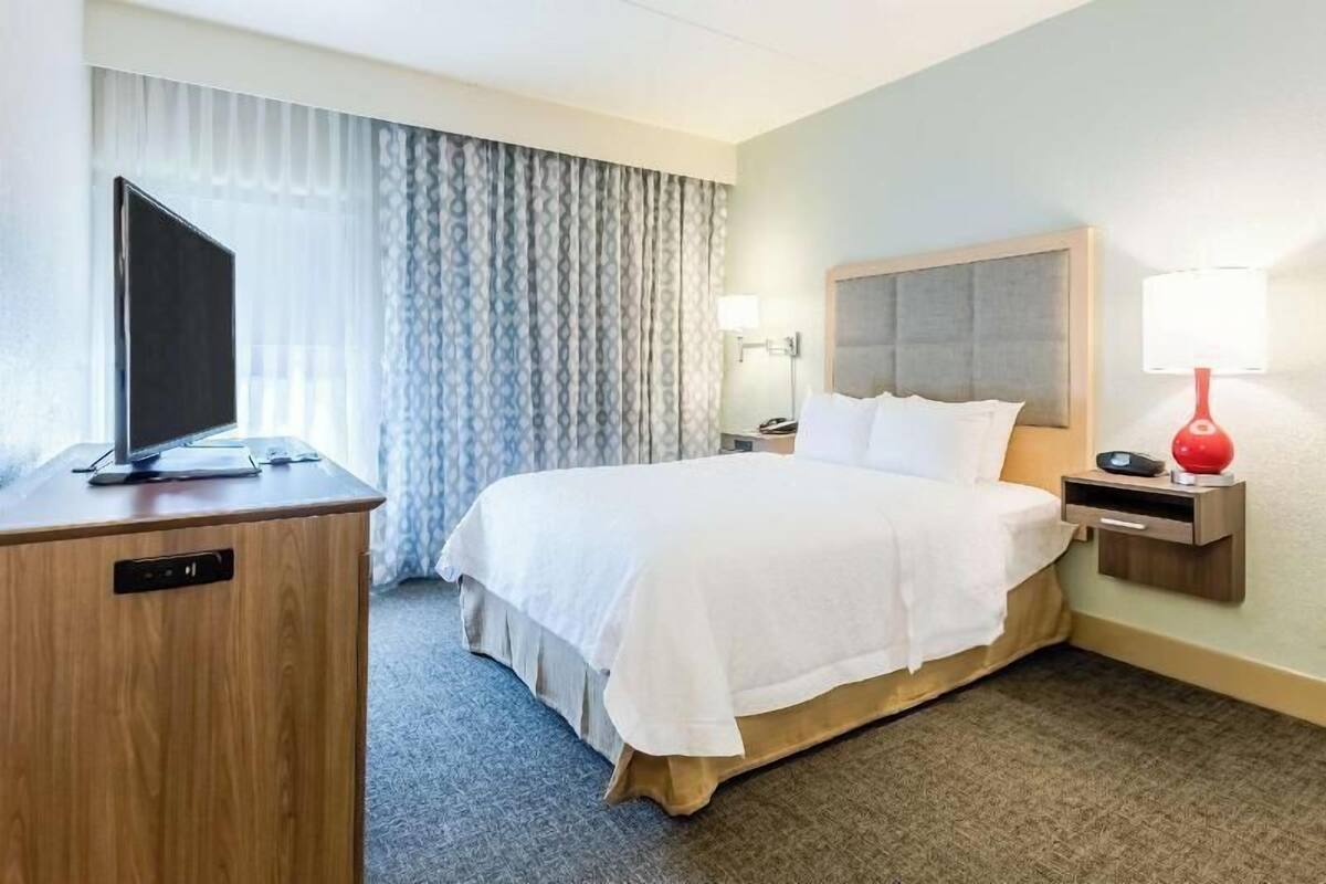 Rideaux occultants, fer et planche à repasser, Wi-Fi gratuit