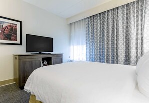 One Queen Bed, Non-Smoking, Accessible | Blackout drapes, iron/ironing board, free WiFi, bed sheets