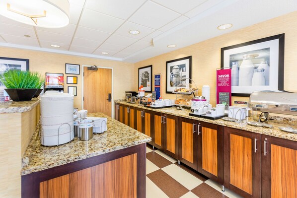 Enjoy cooking and dining in this well-equipped kitchen with a granite countertop, coffee machines, refrigerator, and display case.