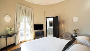Chambre Rotonde (Dégustation de Vin Offerte) | Literie de qualité supérieure, minibar, coffres-forts dans les chambres