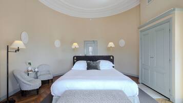 Zimmer (Rotunda) | Hochwertige Bettwaren, Minibar, Zimmersafe, individuell dekoriert