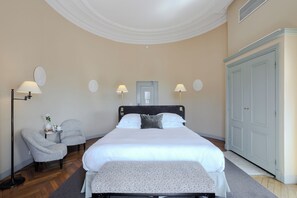 Rom (Rotunda) | Sengetøy av topp kvalitet, minibar og safe på rommet