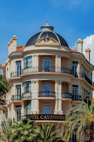Front of property. Cavendish