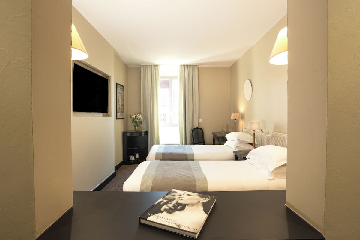 Executive-værelse med dobbeltseng eller 2 enkeltsenge | Premium-sengetøj, minibar, pengeskab på værelset, individuelt design