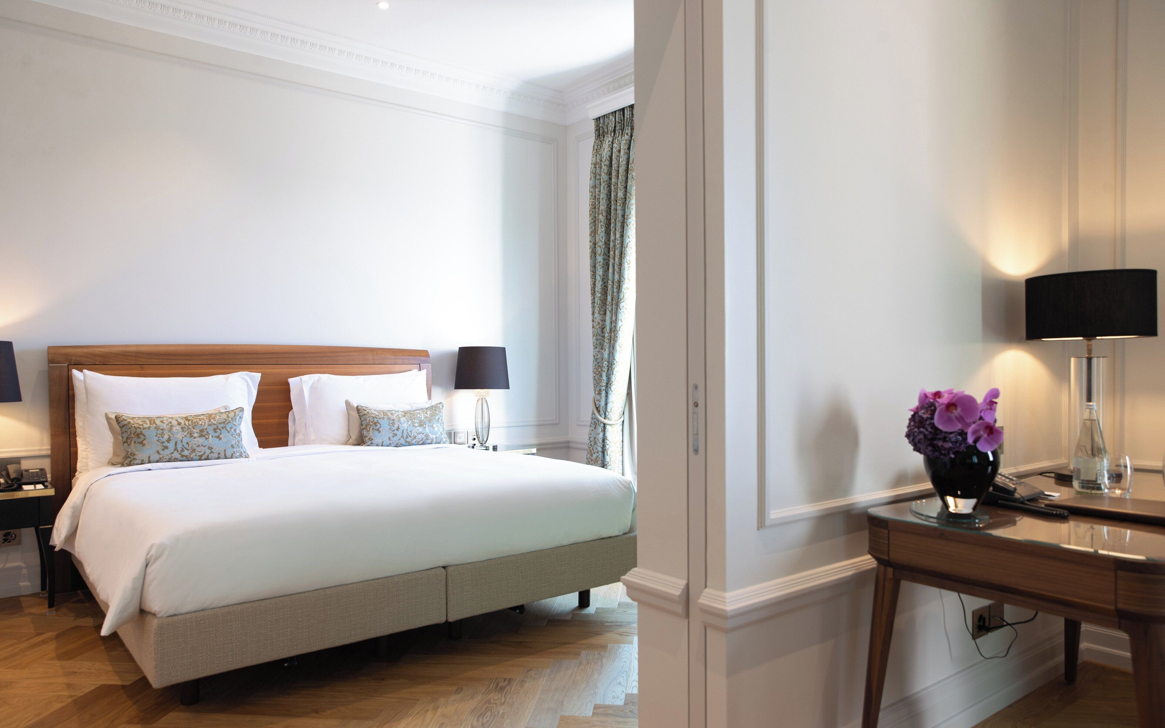 Deluxe Suite | Premium bedding, down comforters, minibar, in-room safe