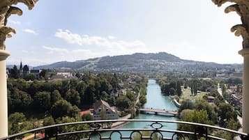 Premium bedding, down comforters, minibar, in-room safe