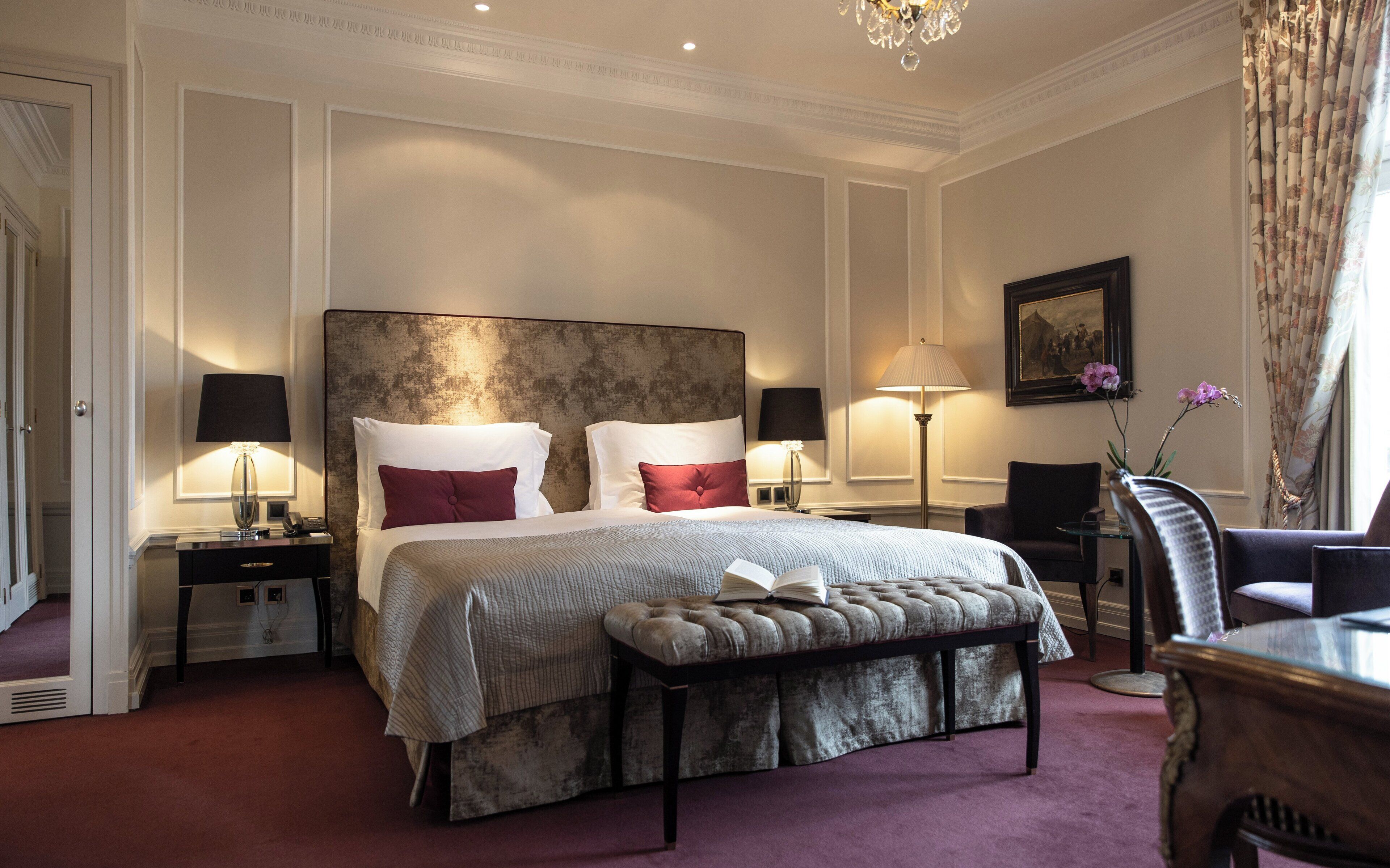 Suite, Tower | Premium bedding, down comforters, minibar, in-room safe