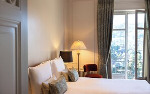 Deluxe Junior Suite | أغطية فراش متميزة وألحفة محشوة بالريش وميني بار وخزنة داخل الغرفة