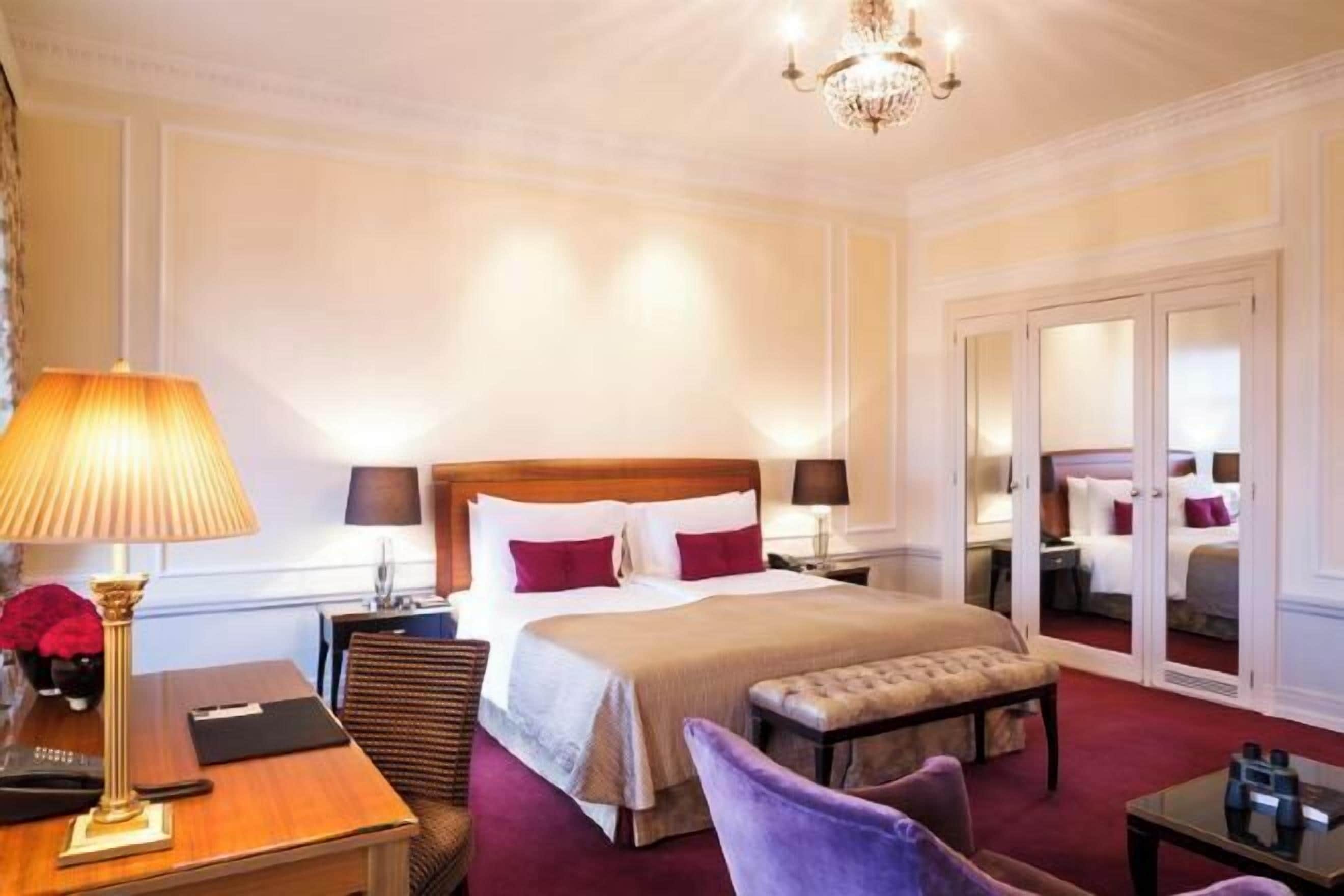 Ropa de cama de alta calidad, edredón y minibar 