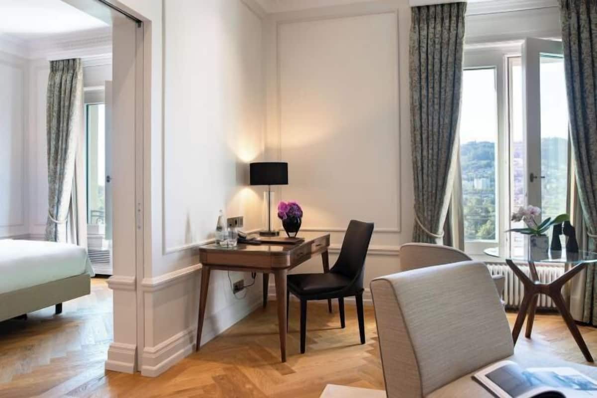 Ropa de cama de alta calidad, edredón y minibar