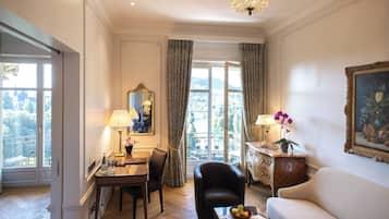 Deluxe Junior Suite | Premium bedding, down comforters, minibar, in-room safe