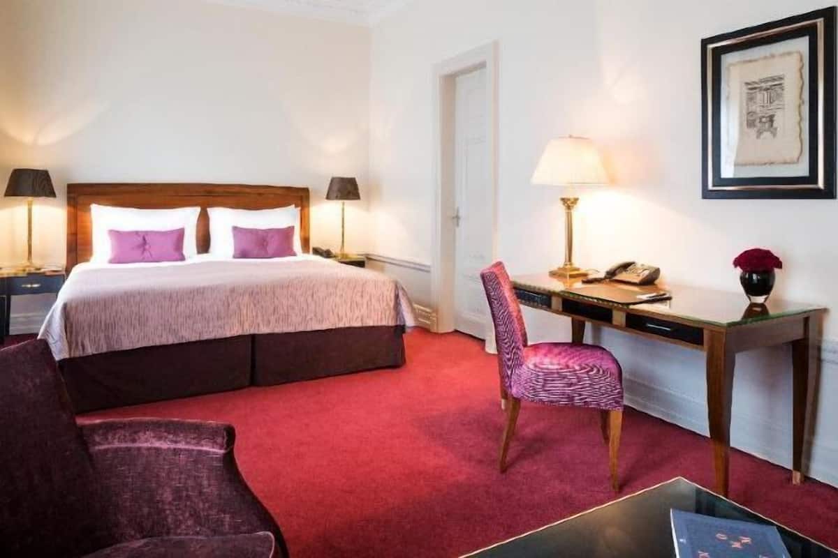Premium bedding, down duvets, minibar, in-room safe