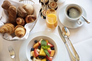 Daily buffet breakfast (CHF 48 per person)