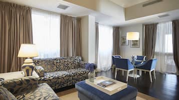 Suite Deluxe | Minibar, una scrivania, insonorizzazione, Wi-Fi