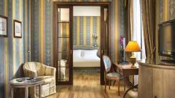 Superior Suite | Minibar, desk, soundproofing, WiFi