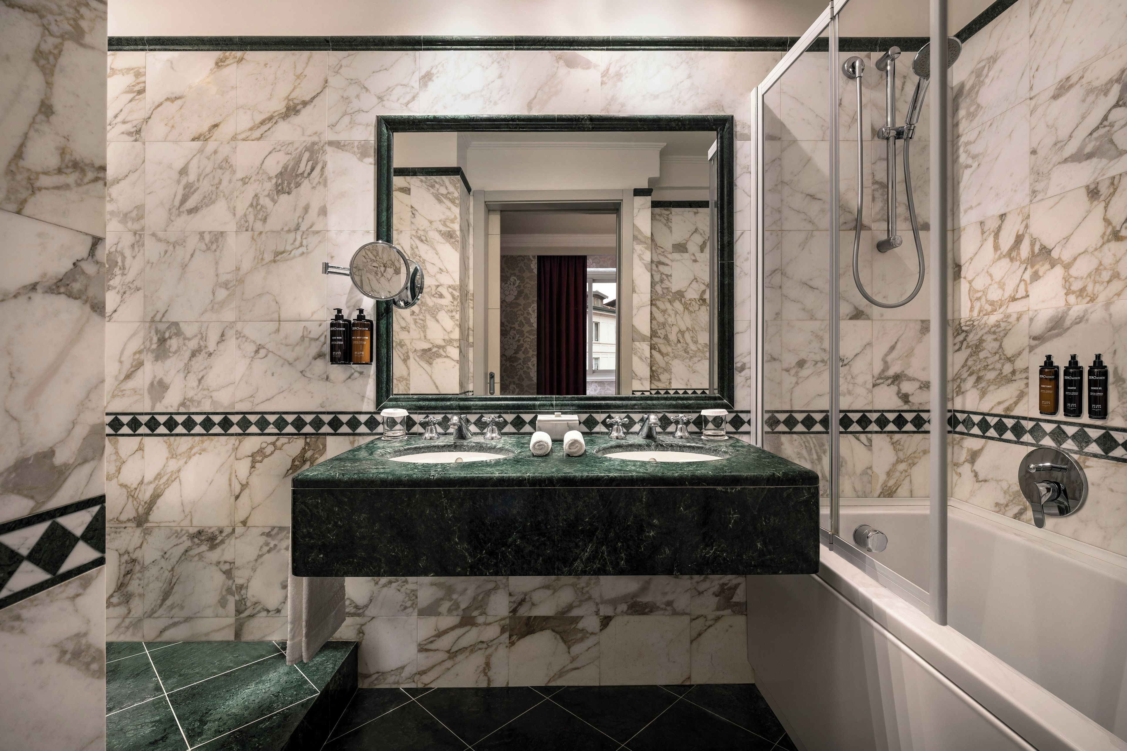 Suite | Bathroom | Bathrobes, slippers, bidet, towels