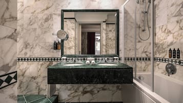 Suite | Bathroom | Bathrobes, slippers, bidet, towels