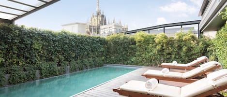 Indoor pool, outdoor pool, sun loungers