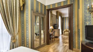 Superior Suite | Minibar, desk, soundproofing, WiFi