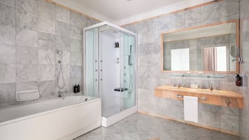 Suite Signature | Bagno | Accappatoio, pantofole, bidet, asciugamani
