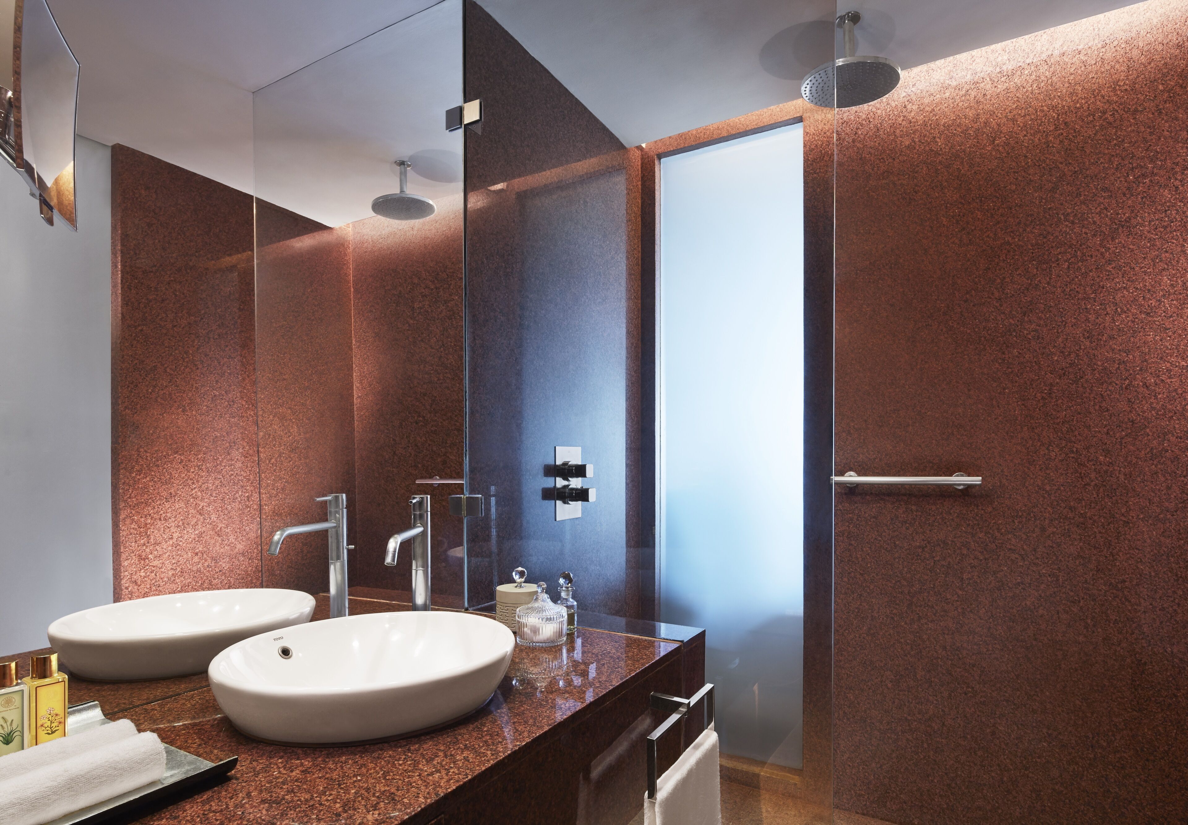 shower, rainfall showerhead, free toiletries, hair dryer