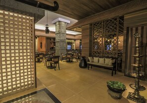 3 restaurants, breakfast, lunch, dinner served; Italian cuisine