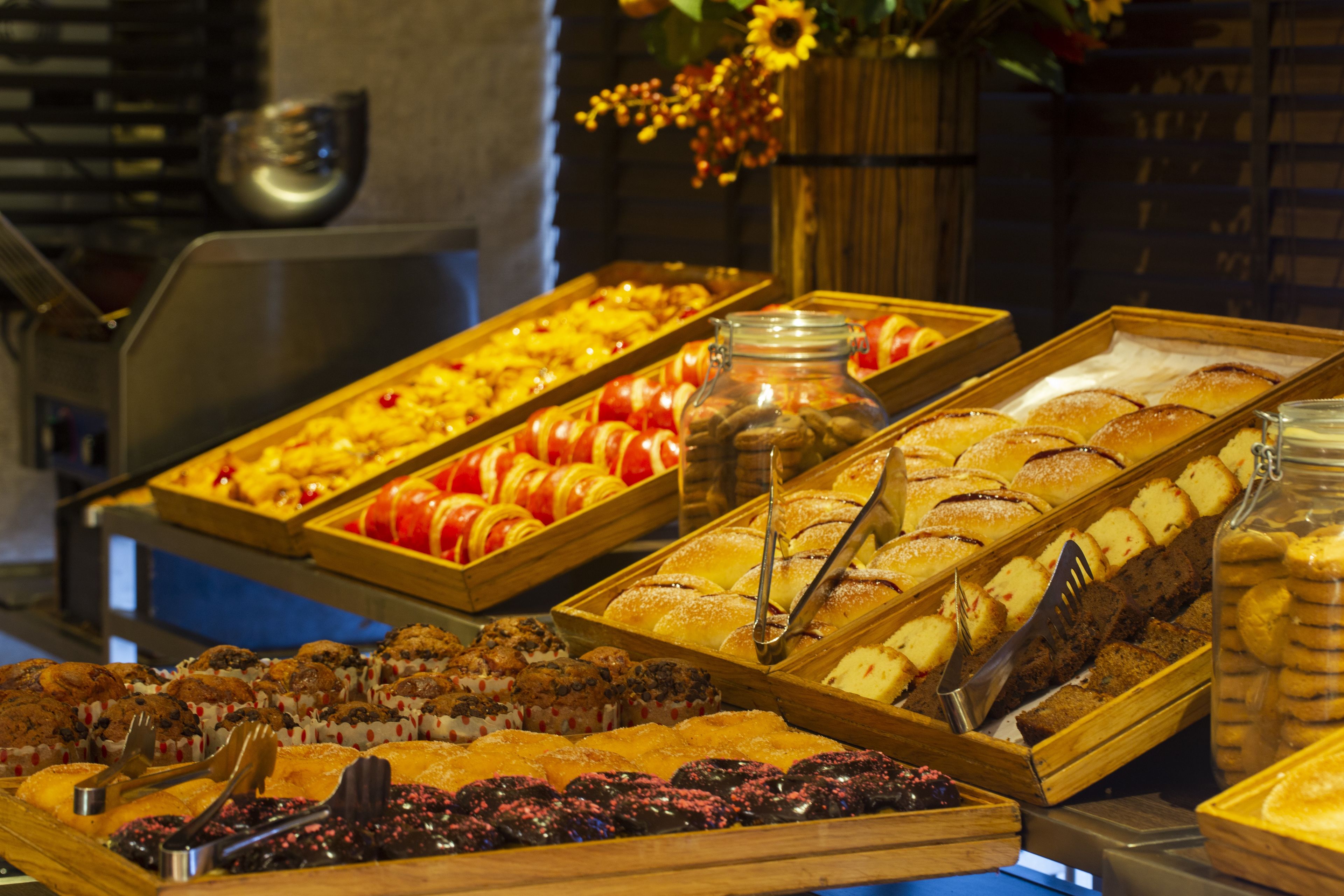 Daily buffet breakfast (INR 850 per person)