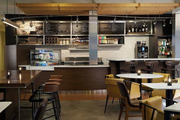 Breakfast and dinner served, American cuisine - Courtyard San Francisco Larkspur Landing/Marin County (Larkspur)