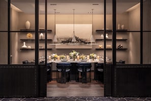 2 Restaurants, Abendessen, amerikanische Küche